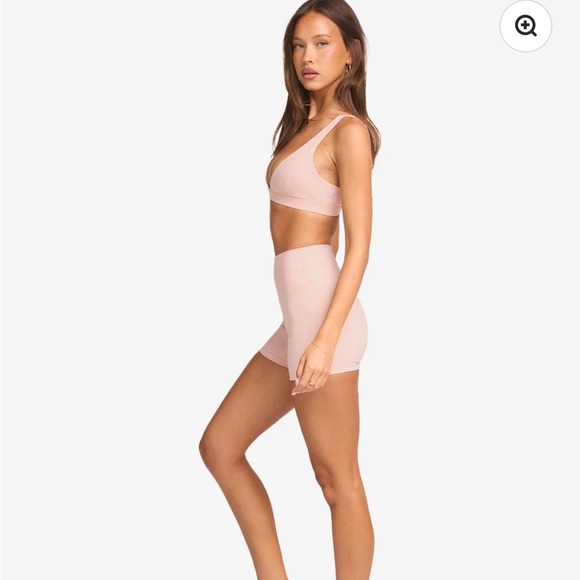 CSB FORM INVISIBLE SCRUNCH SHORTS 4" - Picture 2 of 3